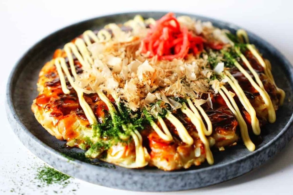 Bánh xèo Okonomiyaki chế biến từ nguyên liệu tươi ngon