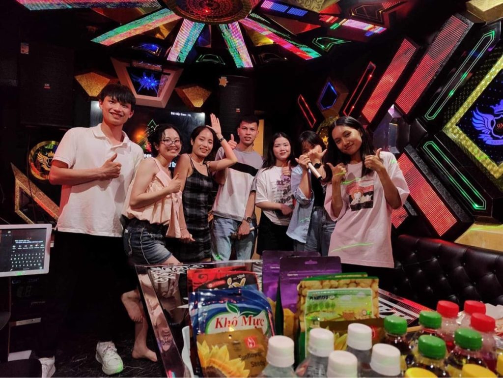 Quán karaoke là một địa điểm kết nối thú vị cho cộng đồng người Việt tại Nhật