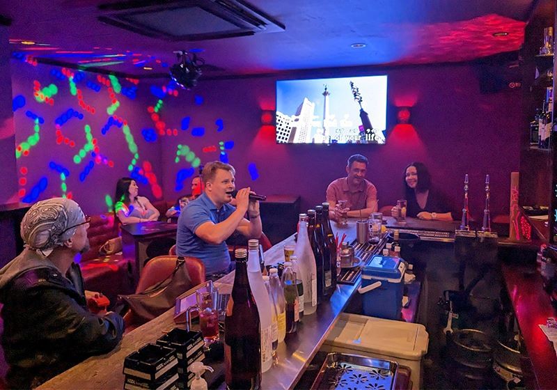 Kama Sutra Karaoke Bars Osaka trang bị phòng hát chất lượng