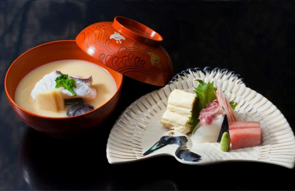 Sashimi sẽ được phục vụ cho thực khách ăn khai vị