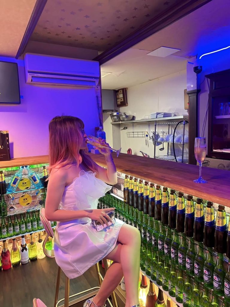 Sakura Namba Karaoke là mô hình dịch vụ karaoke kết hợp quầy bar