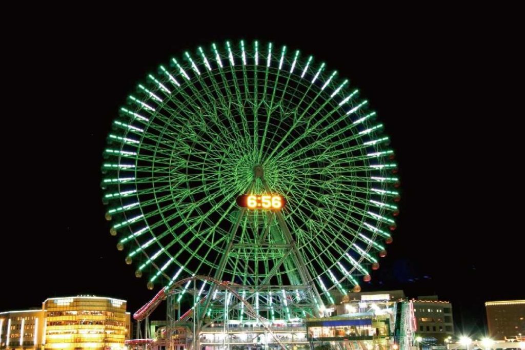 Yokohama Cosmo World nổi tiếng với vòng xoay Cosmo Clock 21